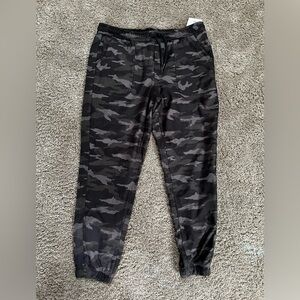 ATHLETA CAMO FARALLON JOGGER NWT SIZE 14